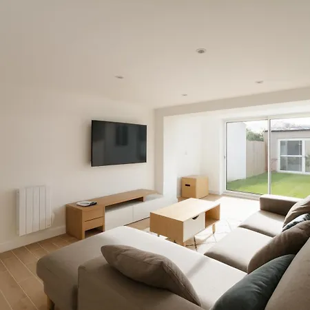 Dom wakacyjny House With 9 Private Near Circuit *