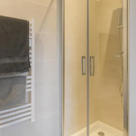 Dom wakacyjny House With 9 Private Near Circuit Le Mans