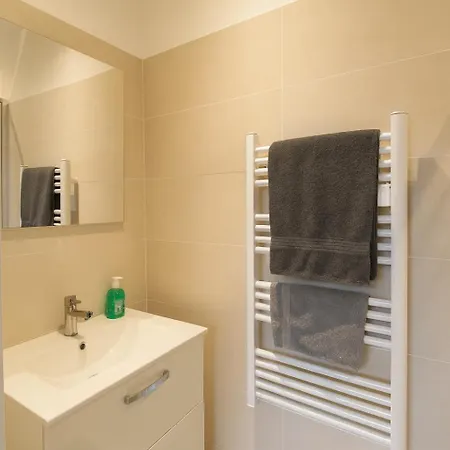 Dom wakacyjny House With 9 Private Near Circuit