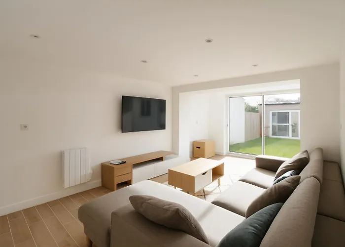 Dom wakacyjny House With 9 Private Near Circuit *